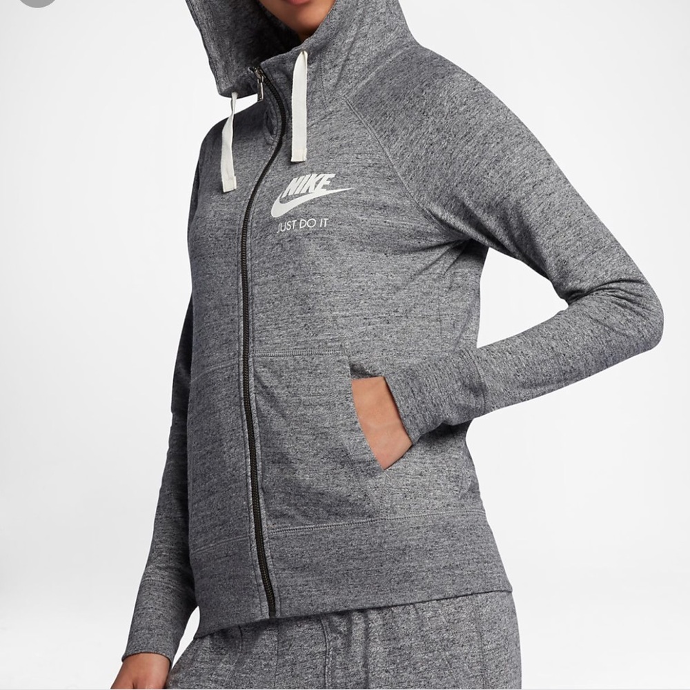 NIKE BRAND NEW WOMENS JACKET!!✨